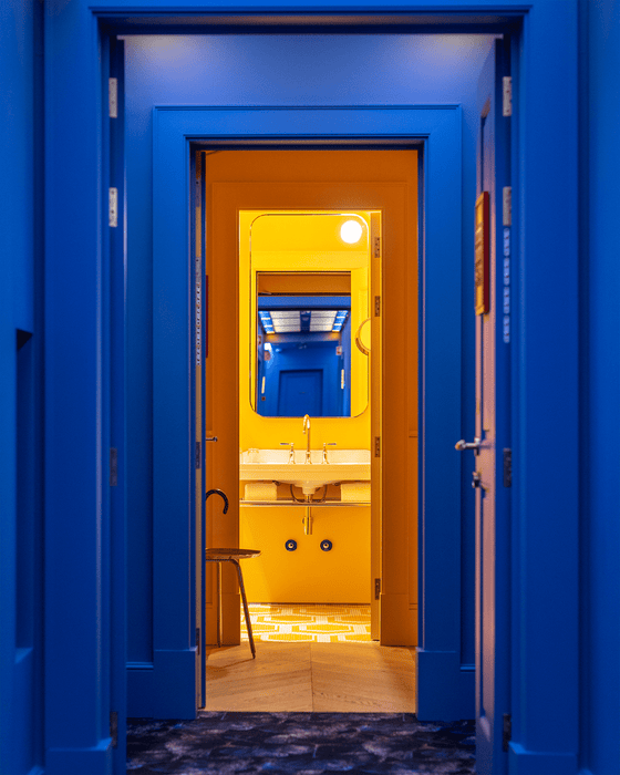 VALADARES APOLO White Sink with Metal Support